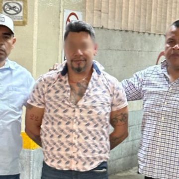 Detienen a hombre que golpeó a joven en Subway de San Luis Potosí