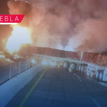 Incendio de tráiler colapsa las autopistas Arco Norte y entronque con la Puebla – México