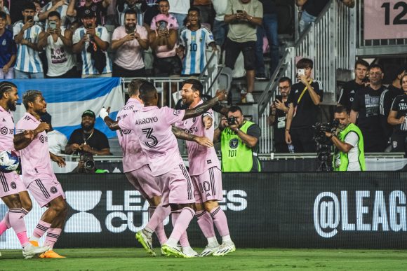 Con doblete de Messi, el Inter Miami logra boleto a los octavos de la Leagues Cup