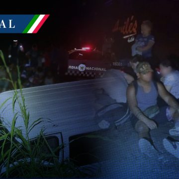Detectan a 27 migrantes hacinados dentro de camioneta en Veracruz