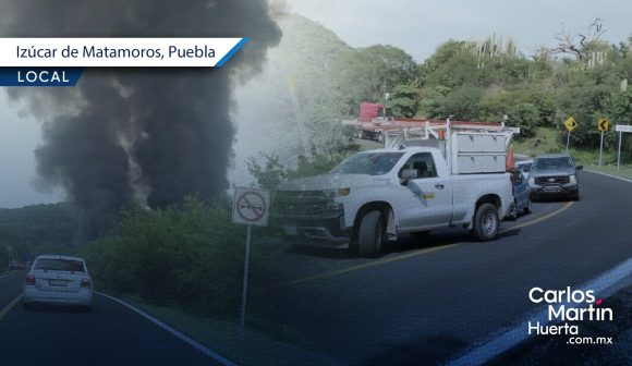 (VIDEO) Choca y explota pipa en carretera Izúcar – Acatlán