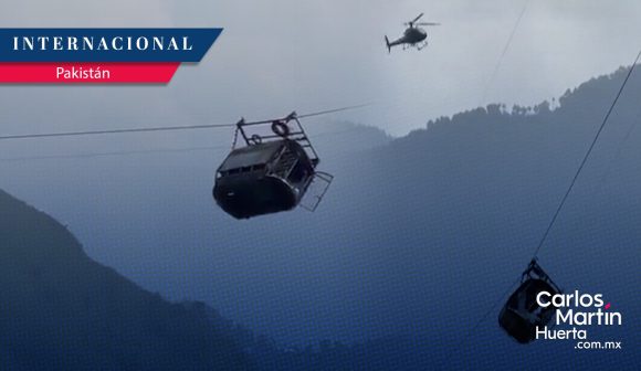 Niños y adultos quedan atrapados en teleférico de Pakistán