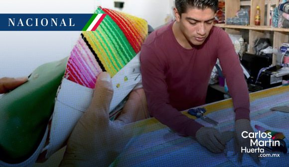 Mexicano crea calzado con diseños artesanales