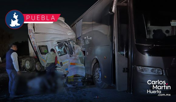 Tráiler choca contra camión de Los Telez en la Puebla-Orizaba; mueren 2 integrantes
