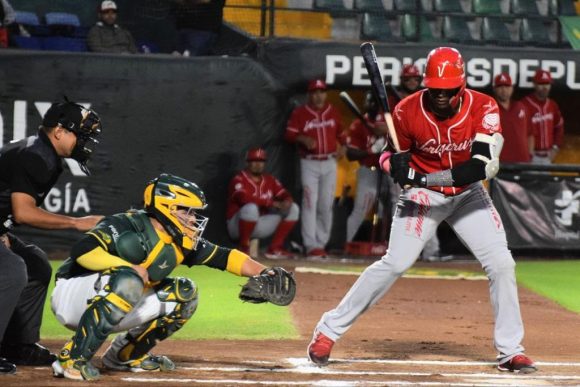 El Águila apaleó a los Pericos y la serie regresa al puerto para el sexto partido