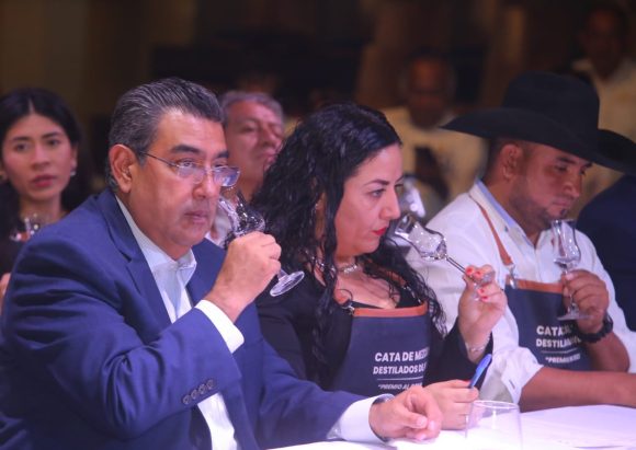 Céspedes Peregrina presidió la evaluación de la cata de mezcal y destilados de agave “Premio al Origen 2023”