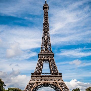 Torre Eiffel es evacuada por una alerta de bomba