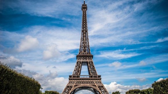 Torre Eiffel es evacuada por una alerta de bomba