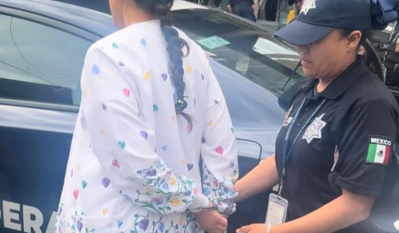 Detienen a dos trabajadores del IMSS por portar droga