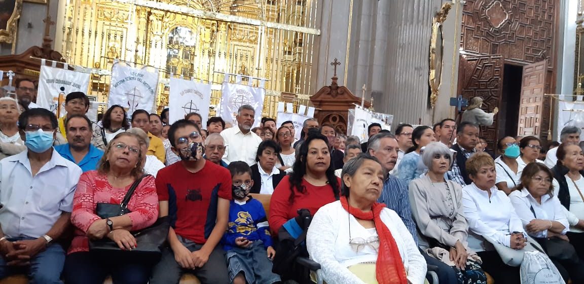 Arzobispo de Puebla dedicó la misa dominical a policía estatal que falleció durante la balacera