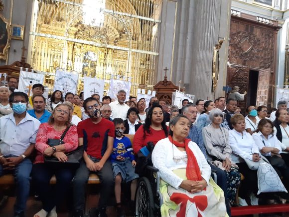 Arzobispo de Puebla dedicó la misa dominical a policía estatal que falleció durante la balacera