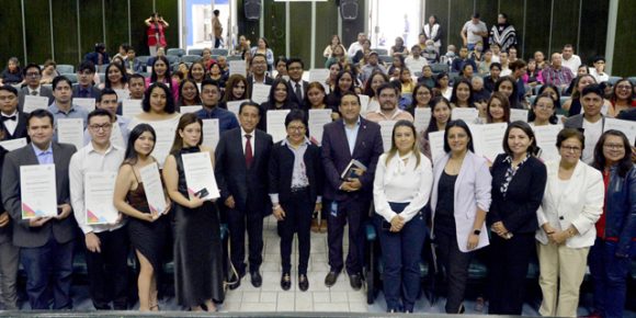Entrega Cedillo Ramírez Premio Ceneval al Desempeño de Excelencia-EGEL
