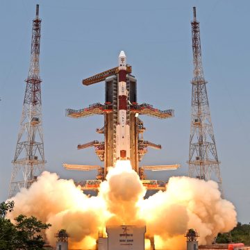 India lanza con éxito su primera misión para estudiar el sol