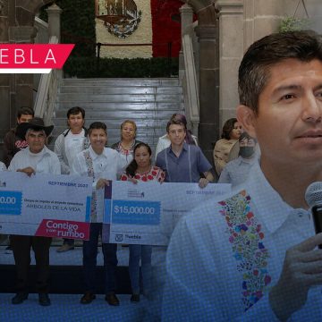 Entrega apoyos Ayuntamiento de Puebla a proyectos de la comunidad indígena