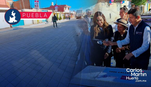 Entrega Eduardo Rivera la calle 1000 en el municipio de Puebla