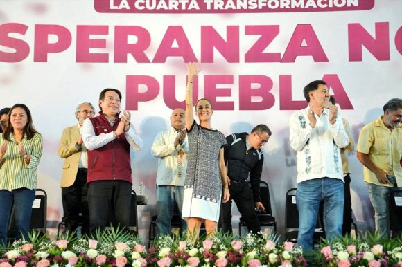 Sheinbaum firma acuerdo de unidad en Puebla