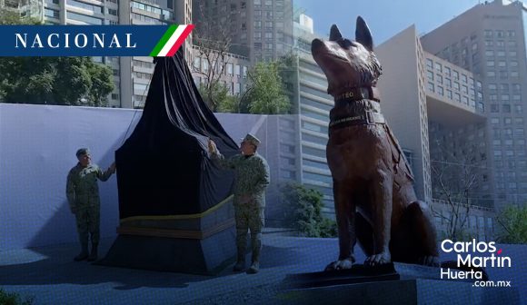 Develan estatua de Proteo, perro rescatista de la Sedena
