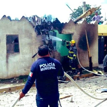 Avioneta se impacta contra vivienda en Felipe Ángeles; hay tres muertos