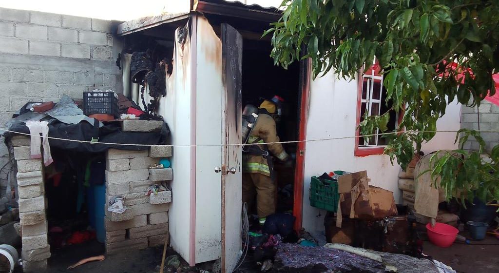 Tres niños sufren quemaduras al incendiarse su casa en Acajete