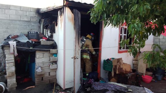 Tres niños sufren quemaduras al incendiarse su casa en Acajete