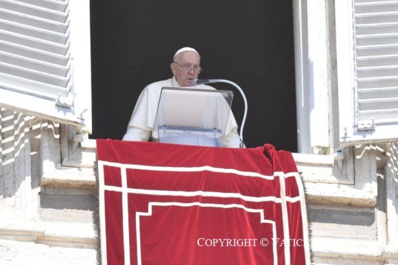 Papa Francisco pide ayuda para los afectados por terremoto en Marruecos