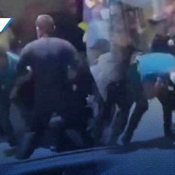 Policías golpean a hombre en San Francisco Altepexi