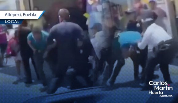 Policías golpean a hombre en San Francisco Altepexi