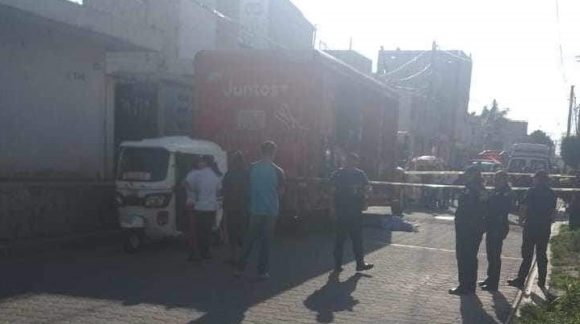 Muere trabajador de Coca Cola al caer del camión repartidor en Acatzingo
