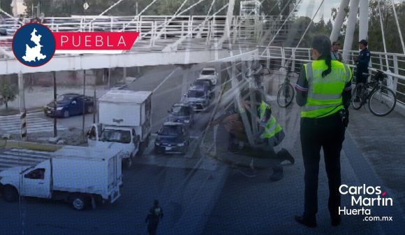 Rescatan a mujer en el puente de la ciclovía de la 24 Sur y 31 Oriente  