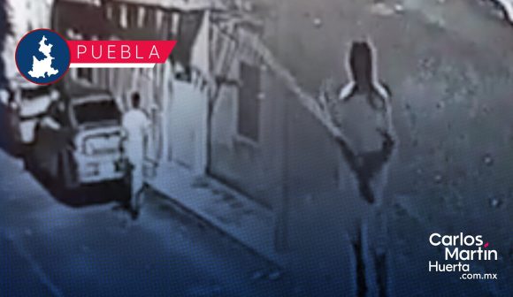 Roban espejo a vehículo en la colonia Historiadores; tardó un par de segundos