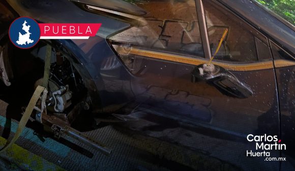 Roban llantas y espejos a camioneta frente a Valle de los Ángeles