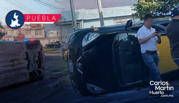 Taxi protagoniza aparatoso accidente en San Manuel; conductor terminó atrapado