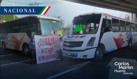 Transportistas bloquean la autopista México-Pachuca, demandan seguridad