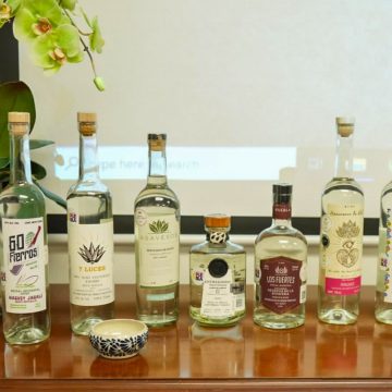 Promueve gobierno de Sergio Salomón mezcal poblano en EE.UU.