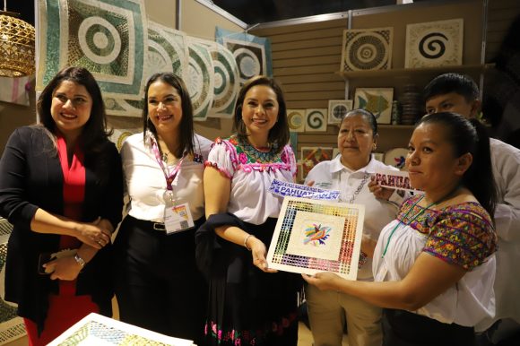 Inauguran Gaby Bonilla y Marta Ornelas stand de Puebla en Tianguis Turístico Internacional