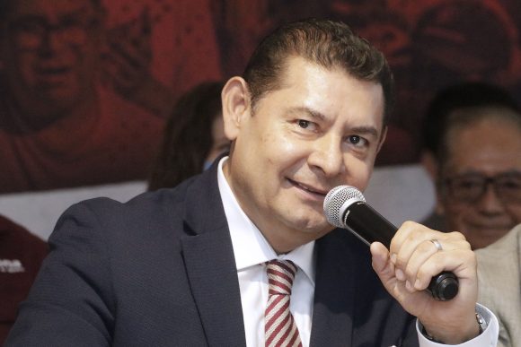 Desechan IEE y TEEP queja contra Armenta por espectaculares de su libro “La importancia del litio en México”