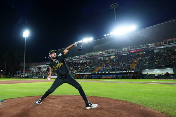 Pericos empata la Serie del Rey