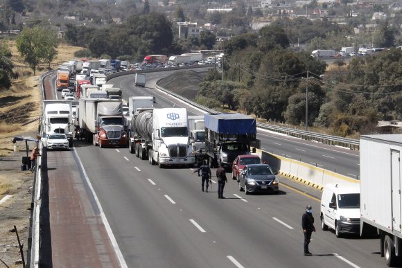Pobladores de Tlahuapan otra vez bloquean la autopista México-Puebla