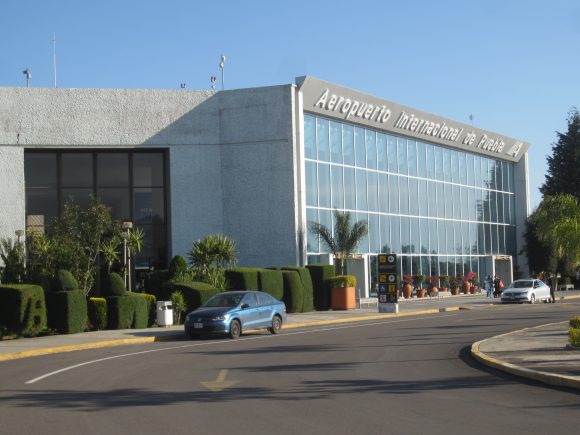 Por turbulencia, pasajeros del vuelo Mérida-Puebla viven momentos de pánico.