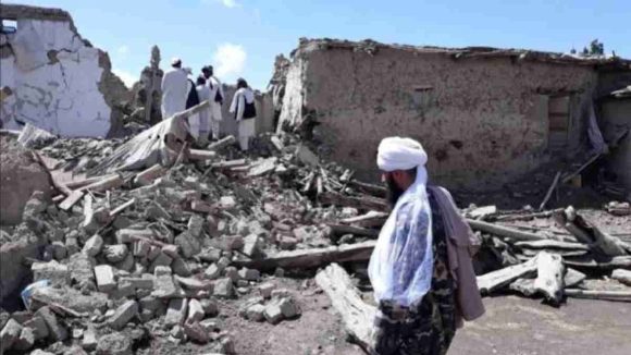 Sismo en Afganistán deja más de 2 mil muertes