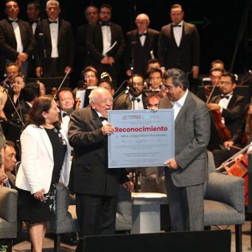 Con homenaje, gobierno estatal reconoce trayectoria del maestro Jorge Altieri Hernández