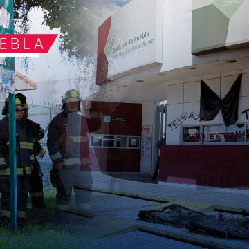 Vandalizan Normalistas de Teteles instalaciones de la SEP Puebla