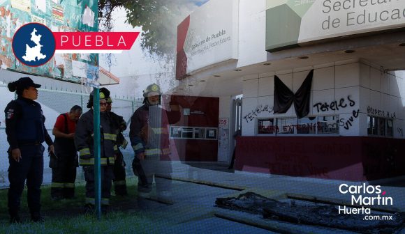 Vandalizan Normalistas de Teteles instalaciones de la SEP Puebla