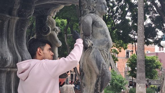 Inician restauración de la fuente de San Miguel después de ser vandalizada en el #8M