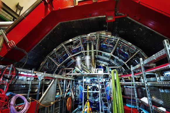 A_CERN_10 Estudiantes BUAP participan en las primeras colisiones de iones de plomo en la tercera etapa de toma de datos del LHC