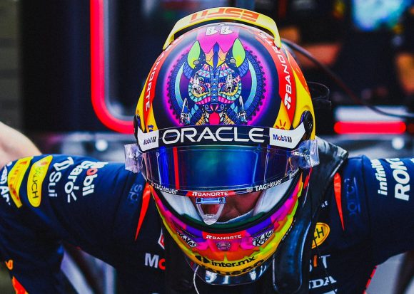 Casco Checo Pérez Checo Pérez subastará casco del GP de México para apoyar a damnificados de Guerrero