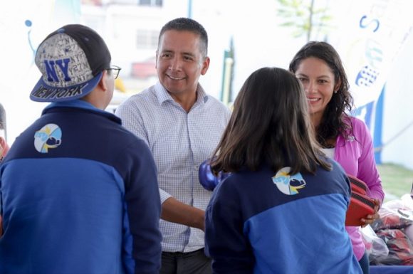 Entrega Mundo Tlatehui uniformes y material deportivo a las seis escuelas de iniciación