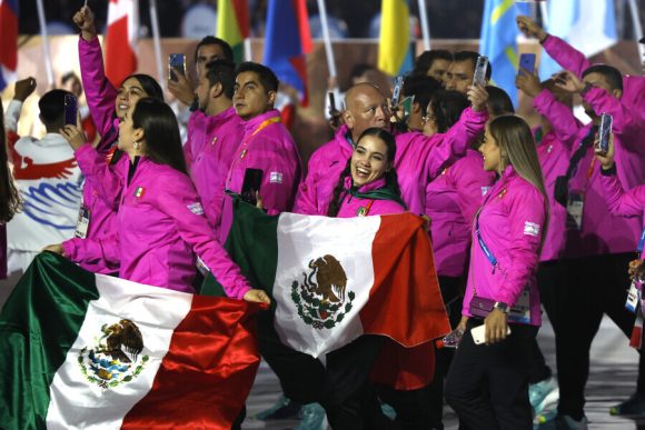 México desfila en la inauguración de los Juegos Panamericanos Santiago 2023