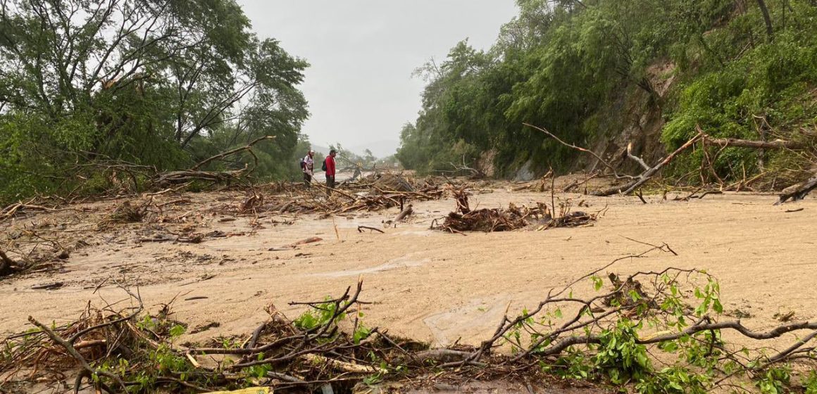 Reabren Autopista del Sol para vehículos de emergencia tras afectaciones por huracán Otis