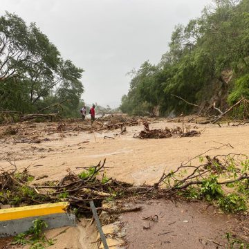 Reabren Autopista del Sol para vehículos de emergencia tras afectaciones por huracán Otis